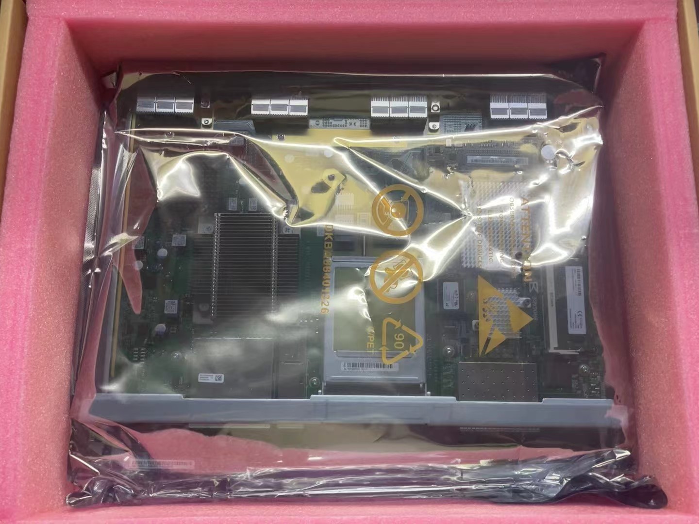 CX916(IT11XCUN03) 8*25GE Optical Port 2*40GE Optical Port 8*16G FC Port(4-Uplink Port Activate Brocade) Switch Module
